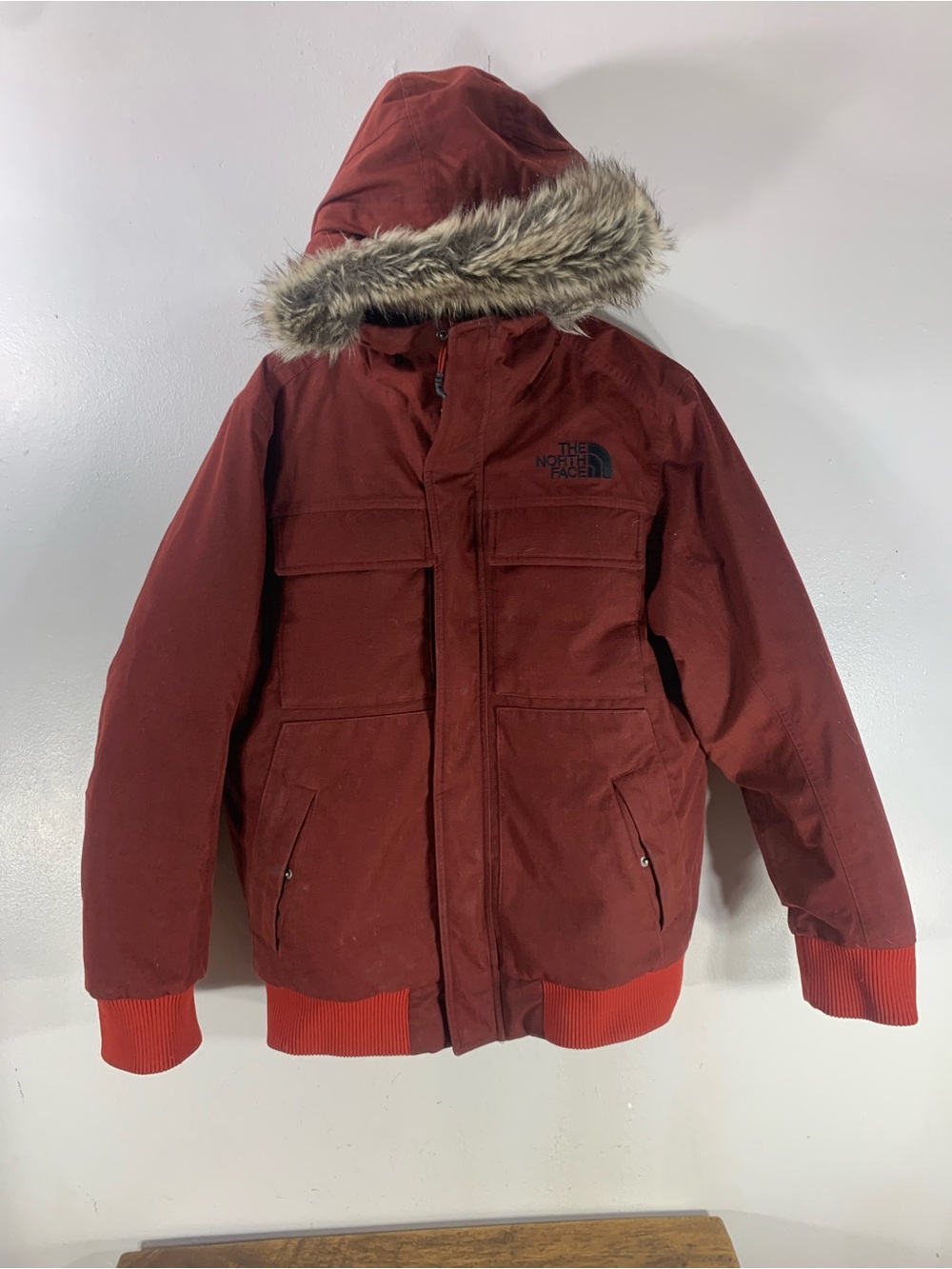 The North Face Men’s medium Red Burgundy Insulated Parka Jacket Faux Fur Hoo